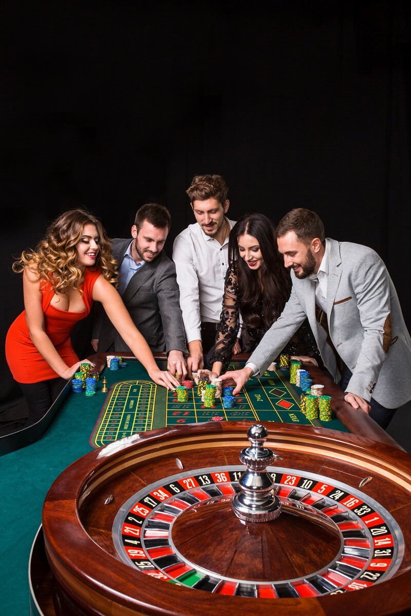 group-young-people-roulette-table-black-background-young-people-are-betting-game